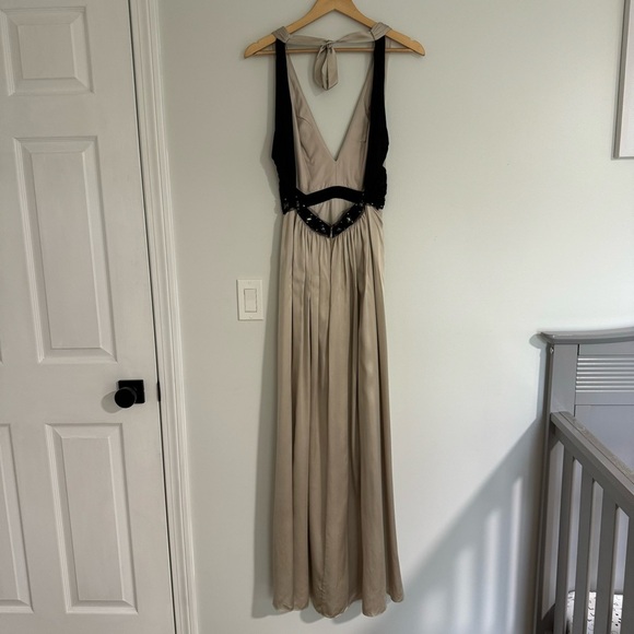 BCBG Maxazria Low Cut Front Open Back Champagne and Black Beaded Gown Size 4 - Picture 4 of 13